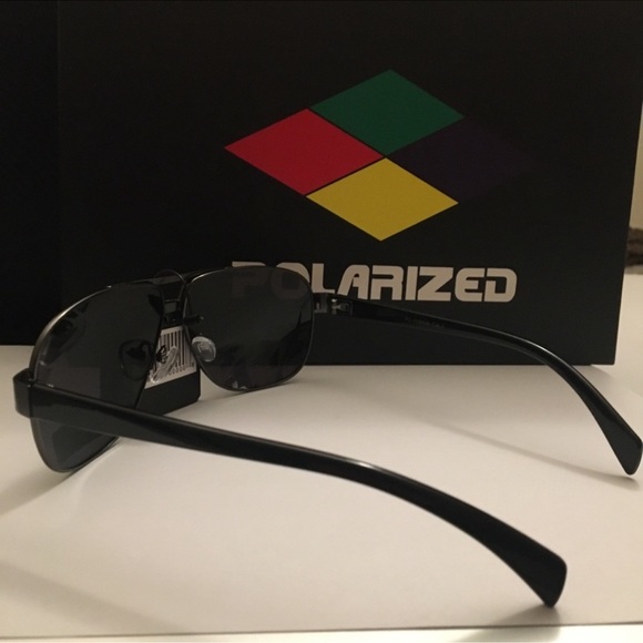 POLARIZED Unisex Chrome/Black Aviators - Picture 5 of 7